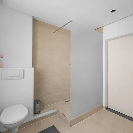 Kanal No2 I 8p I Apartment Munich
